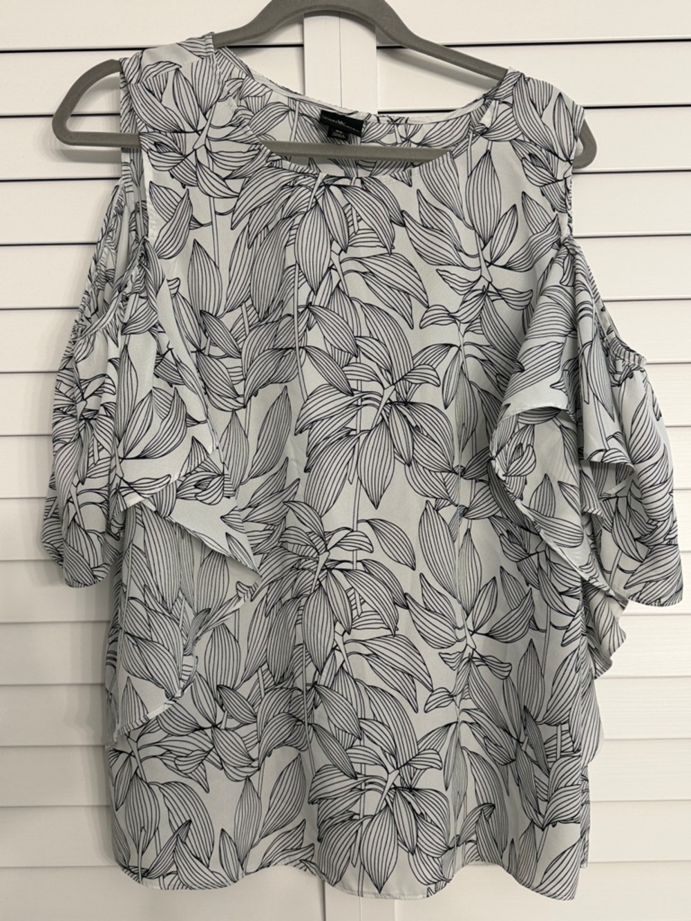 Worthington White Blouse with Black Floral Outline womens XL